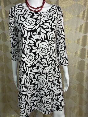MSK Black and White Floral Long-Sleeve Shift Dress